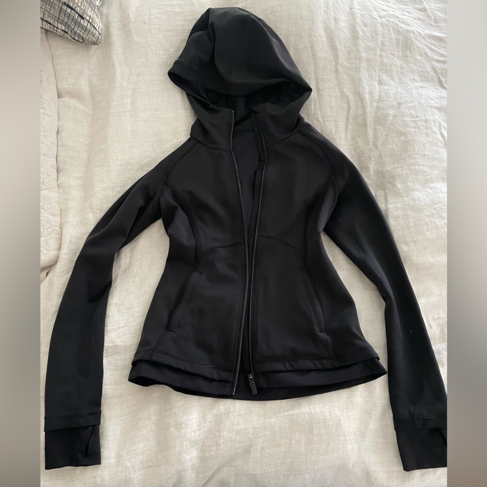 Lululemon black pleated, vented jacket